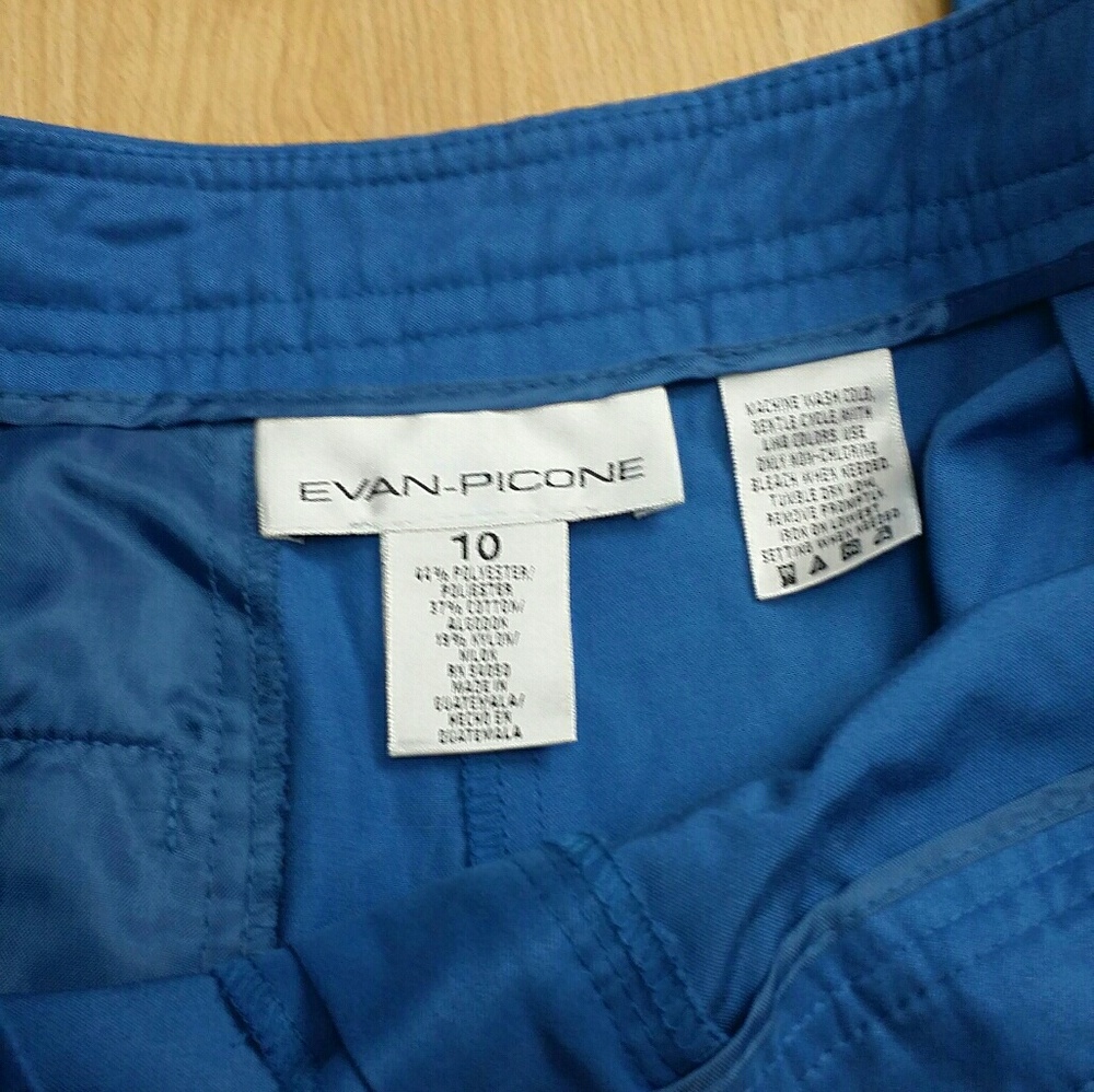 Women’s Relaxed Straight-Leg Pants in Blue - Picture 4 of 4